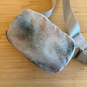 Everywhere Belt Bag Spray Camo Mini Silver Blue Multi / Dove Grey / Orange 🍊🦄